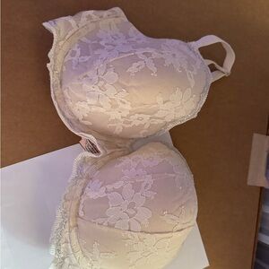 Victoria's Secret - Dream angels Lace Bra in Cream